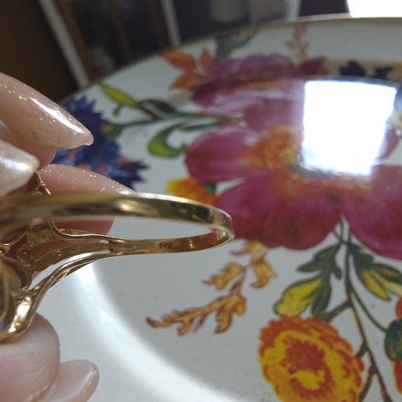 14kt Yellow Gold Ring - Picture 5 of 6